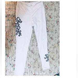 🎉HOST PICK 🎉White & Black Athleta Leggings